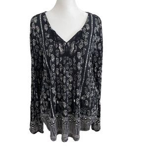 Lucky Brand Long Sleeve Top -- Flowy -- Black & White Paisley -- Size Medium
